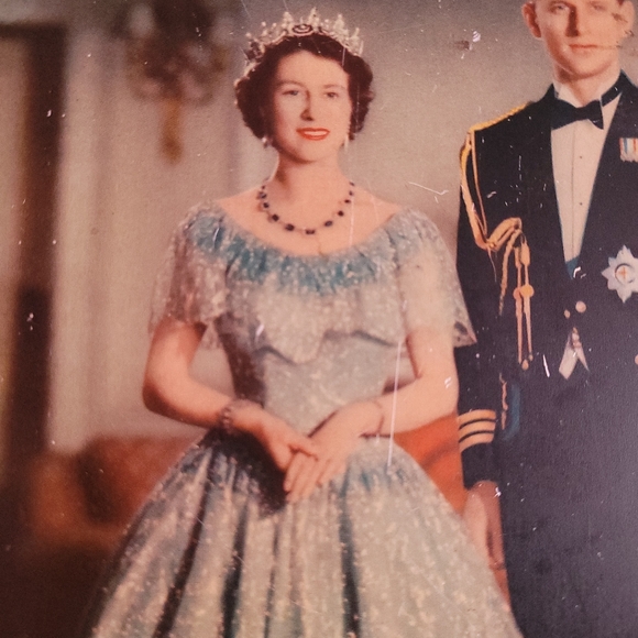 1953 Coronation Celebration Tin.  Queen Elizabeth. Prince Phillip. 👑 Vintage - Picture 10 of 10